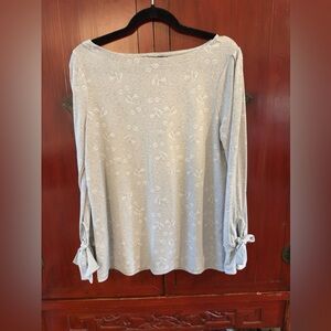 Banana Republic Blouse Light Grey + White Cute Wrist Ties Size Medium Like New